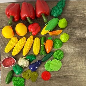 Vtg Fruit & Vegetable Play Food 33 Piece Set